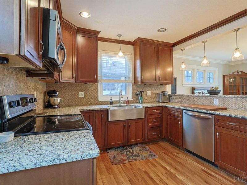 5835 Montgomery Road, Cincinnati, OH 45212 Photo 13