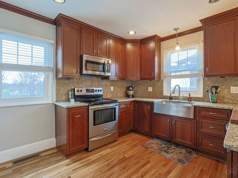 5835 Montgomery Road, Cincinnati, OH 45212 Photo 14