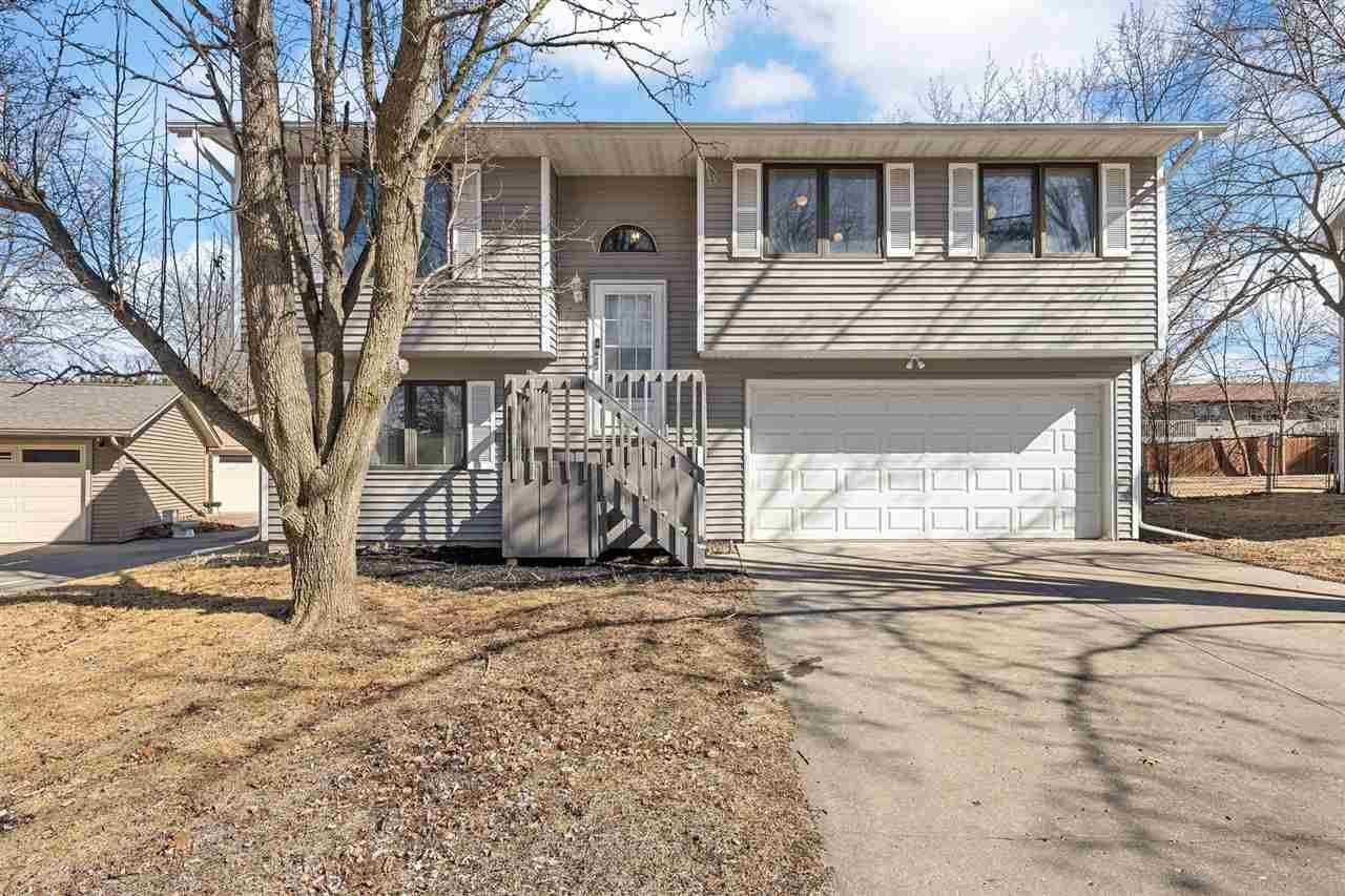 1174 Briar Dr, Iowa City, IA 52240 Main Photo