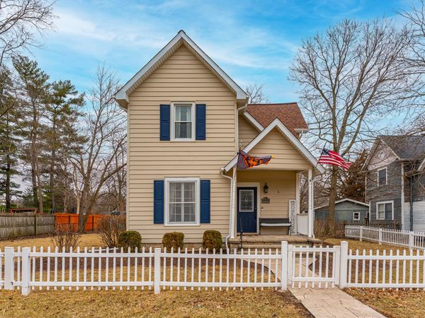 371 S Madison Street, Oswego, IL 60543