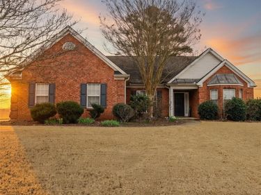 3385 Stoneleigh Run Drive, Buford, GA 30519
