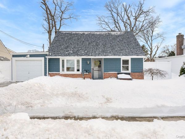 126 Boston Avenue , Massapequa, NY 11758