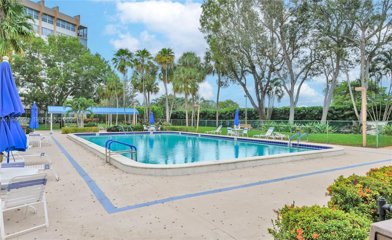 1400 Saint Charles Place , Unit 420, Pembroke Pines, FL 33026 Photo