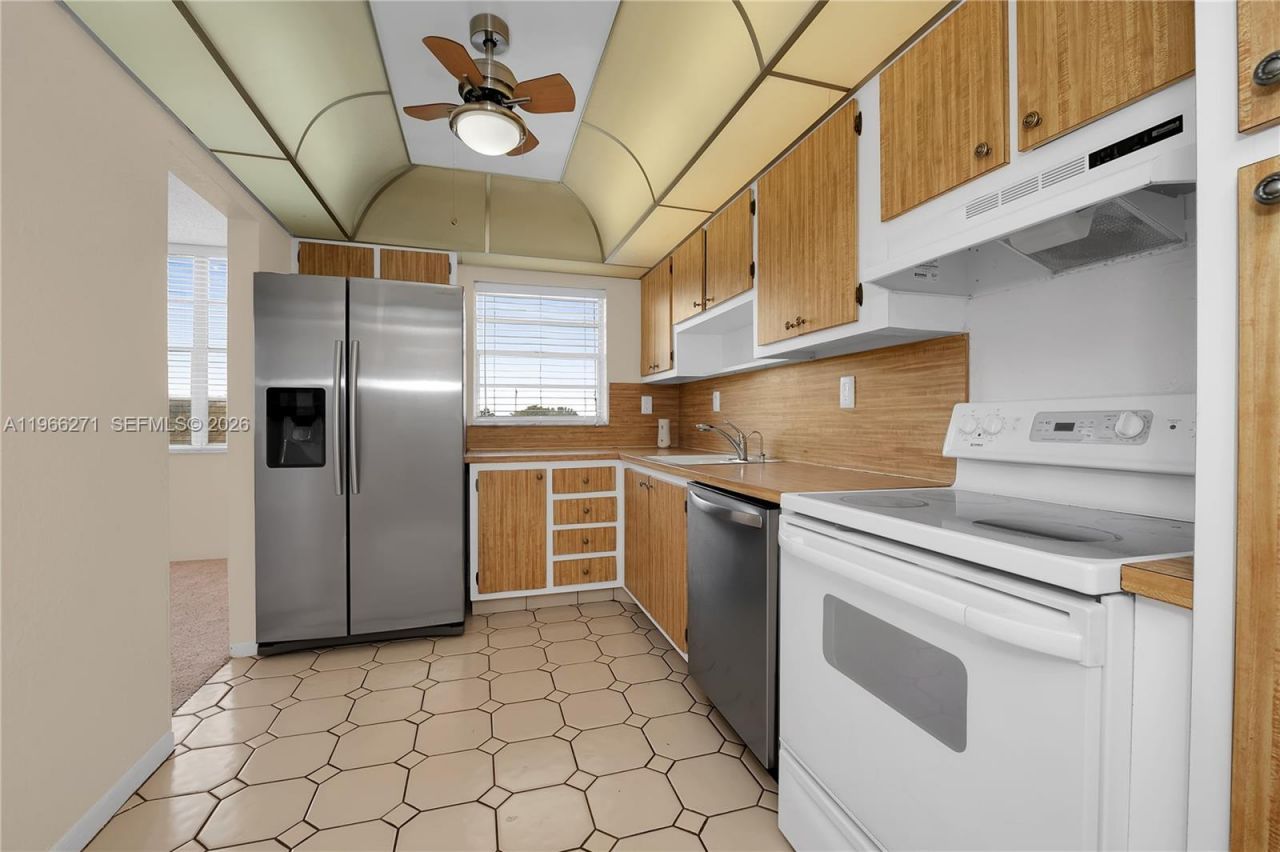 1400 Saint Charles Place , Unit 420, Pembroke Pines, FL 33026 Photo