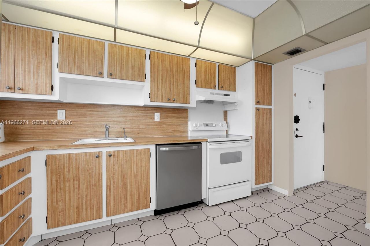 1400 Saint Charles Place , Unit 420, Pembroke Pines, FL 33026 Photo