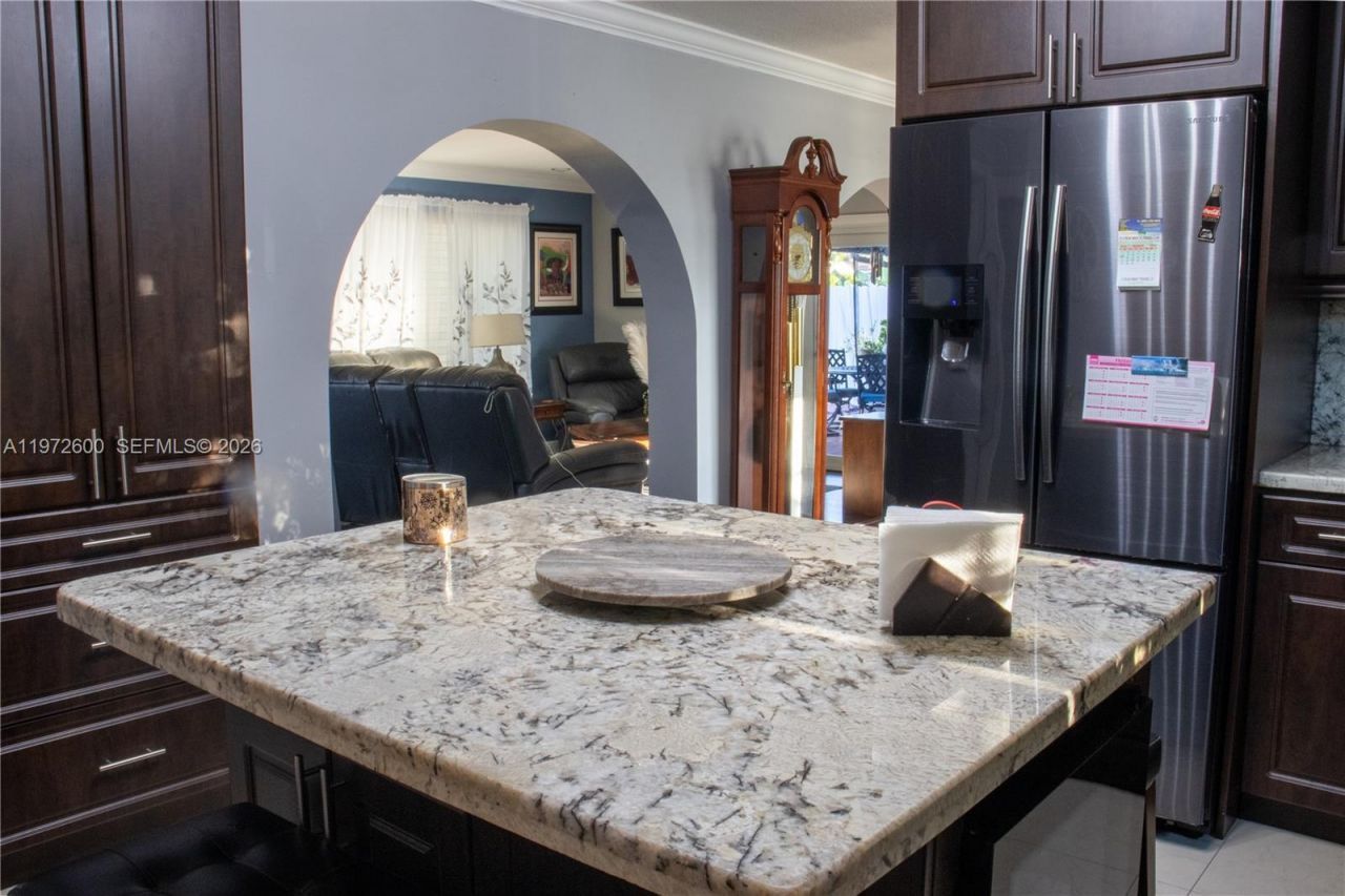 17221 NW 82nd Ave, Hialeah, FL 33015 Photo