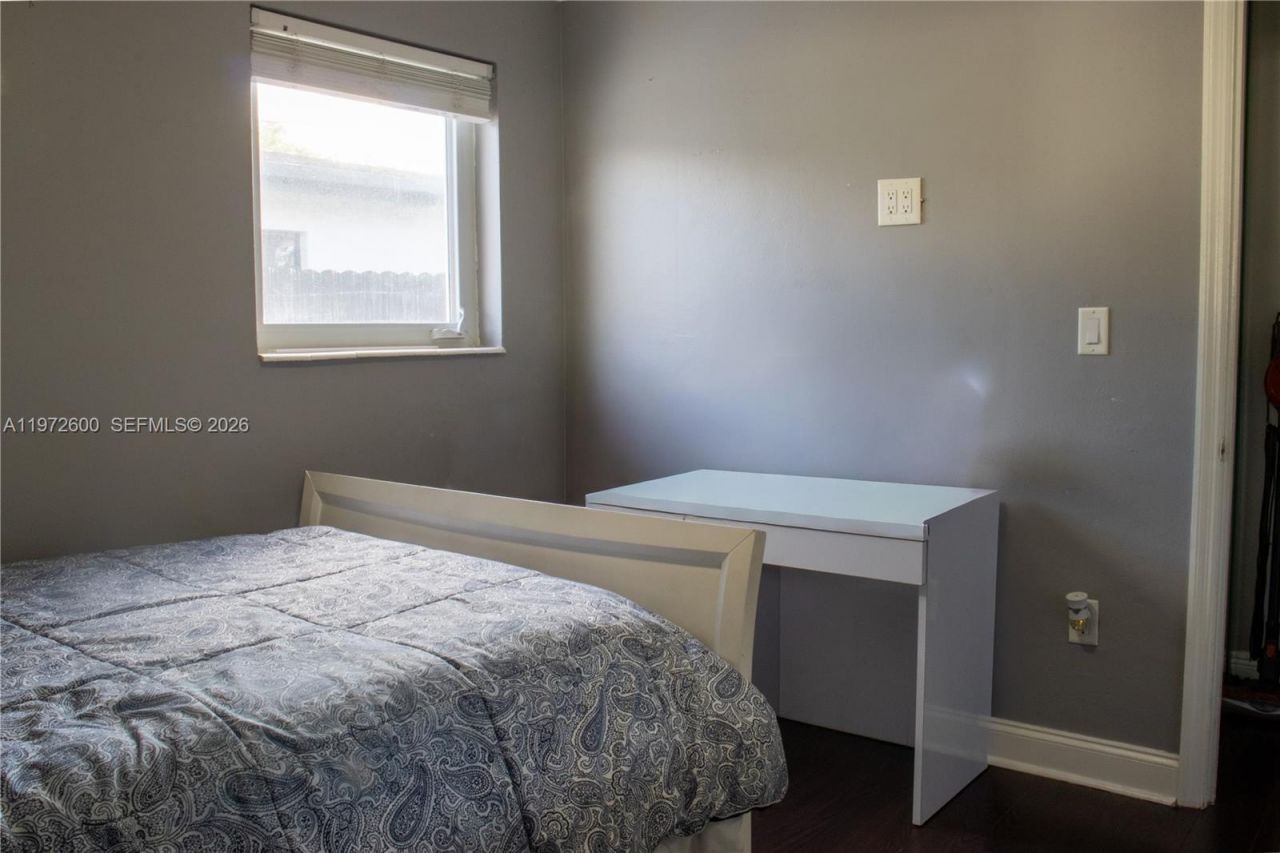 17221 NW 82nd Ave, Hialeah, FL 33015 Photo