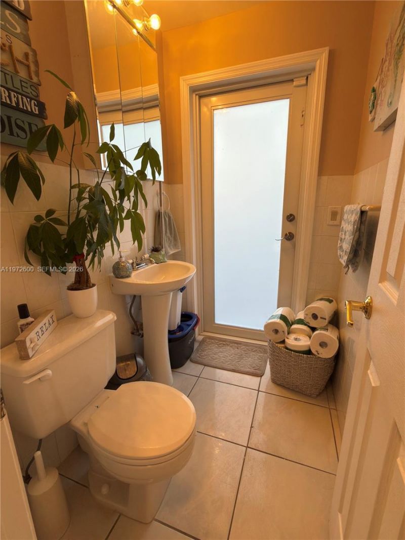 17221 NW 82nd Ave, Hialeah, FL 33015 Photo