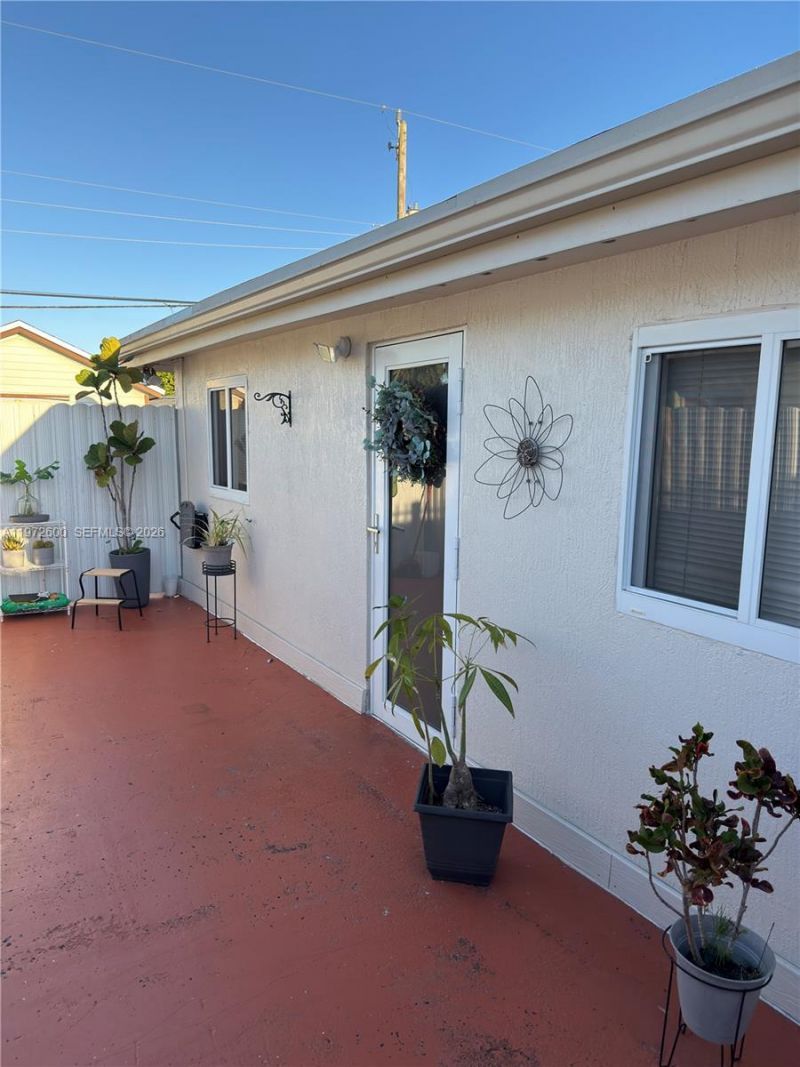 17221 NW 82nd Ave, Hialeah, FL 33015 Photo