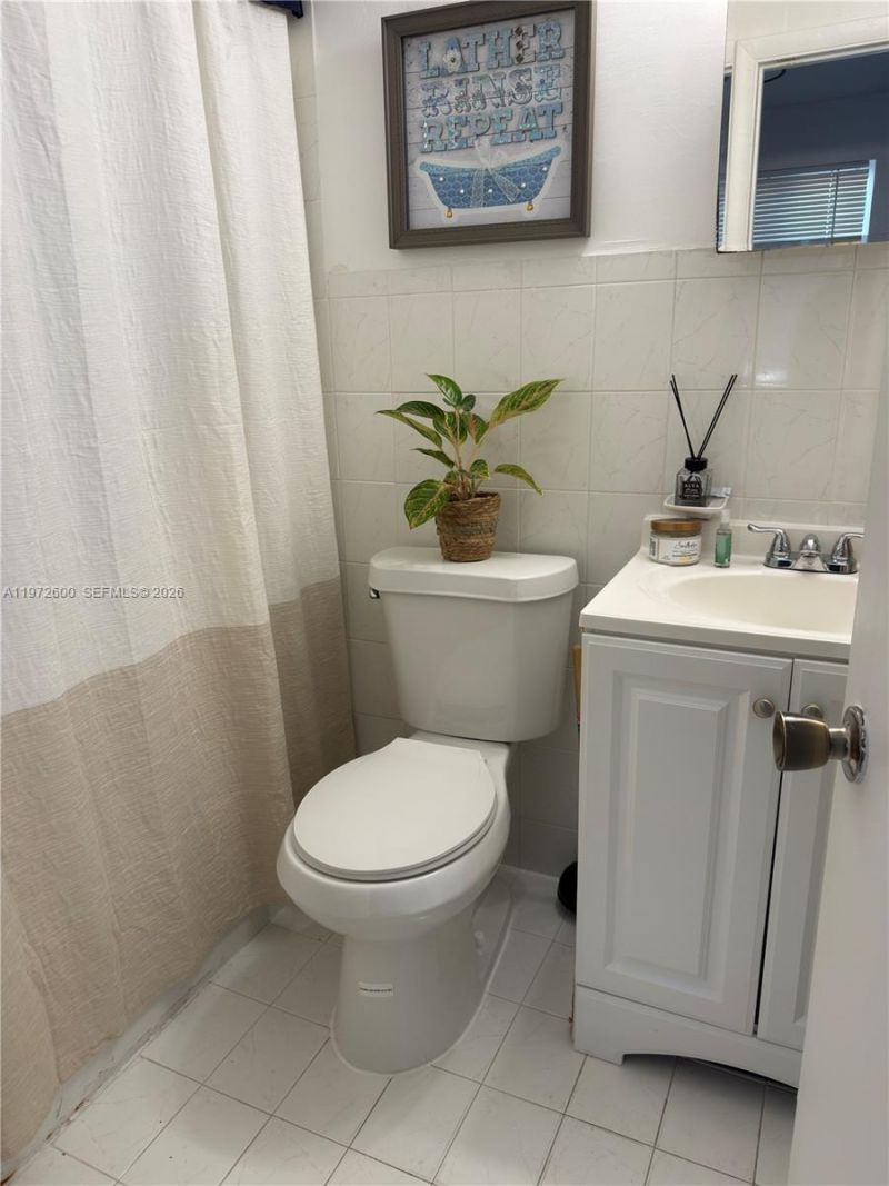 17221 NW 82nd Ave, Hialeah, FL 33015 Photo