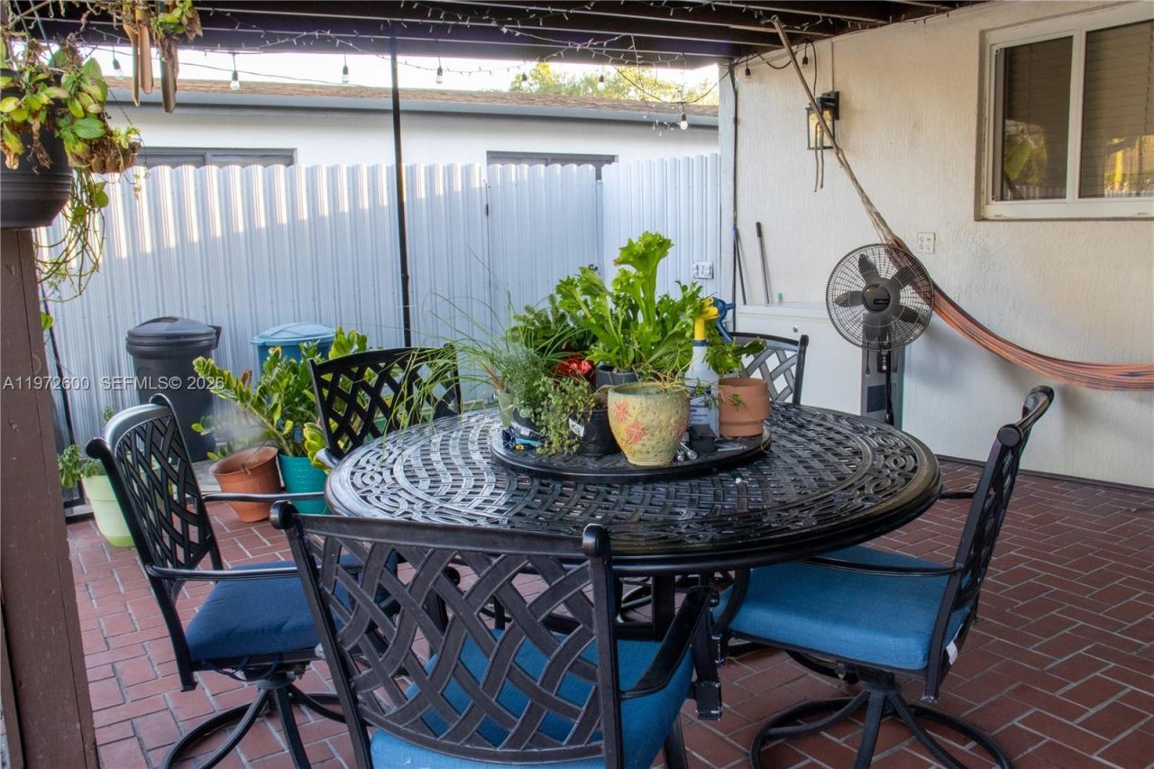 17221 NW 82nd Ave, Hialeah, FL 33015 Photo