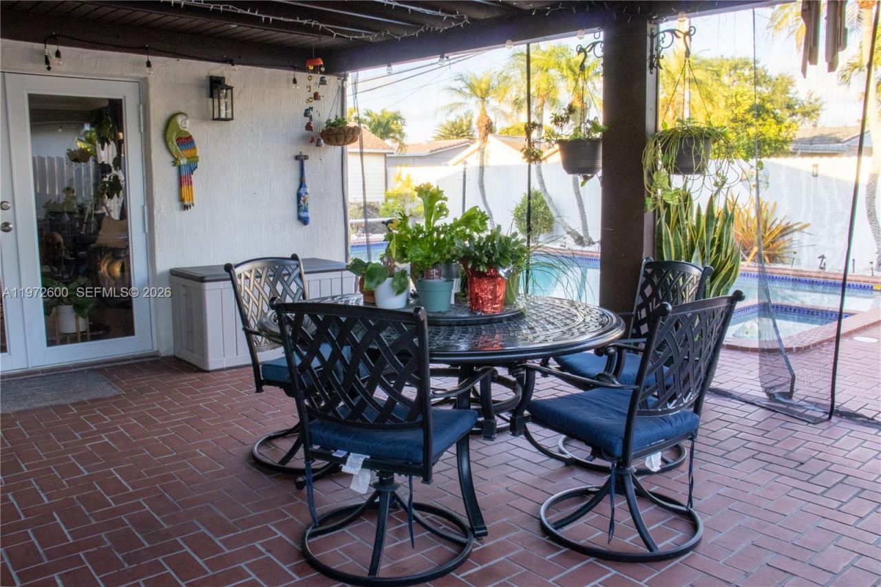 17221 NW 82nd Ave, Hialeah, FL 33015 Photo