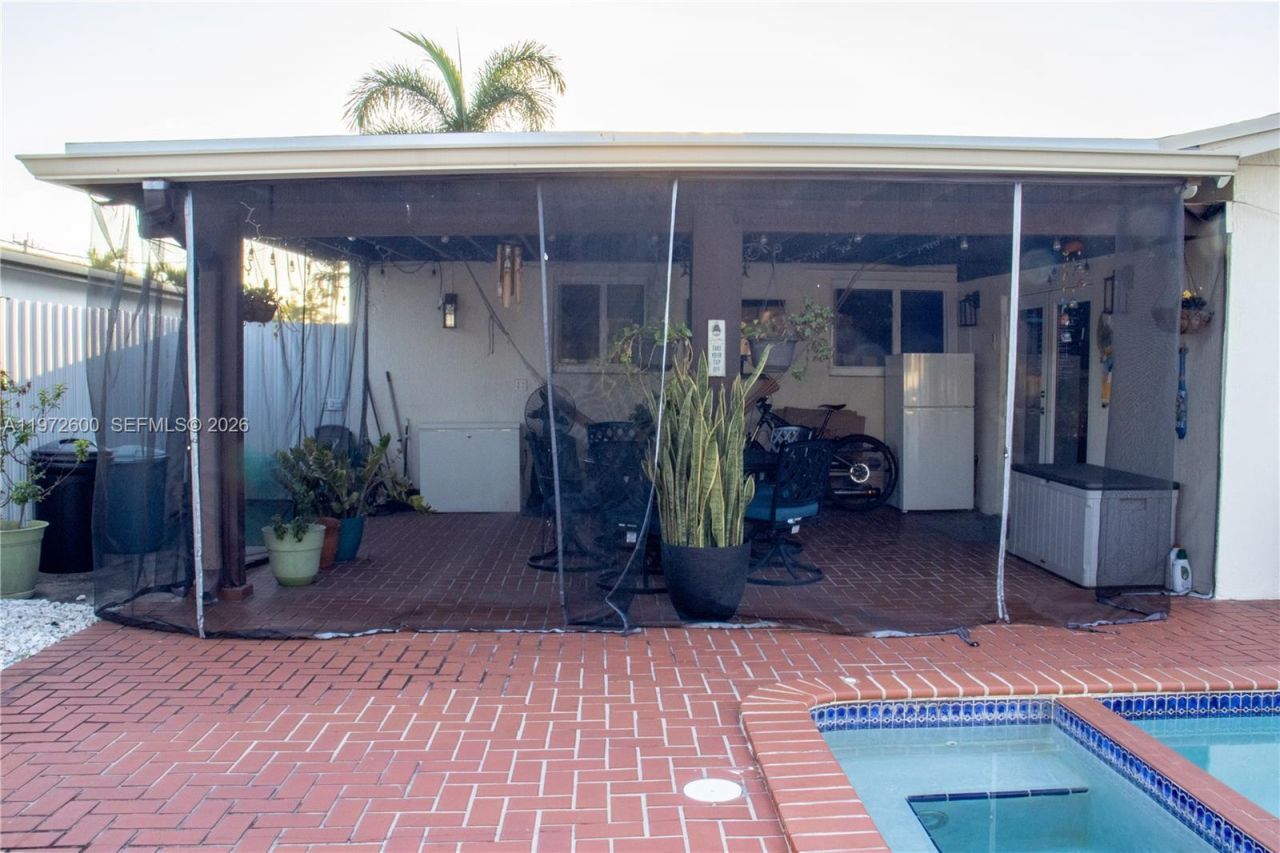 17221 NW 82nd Ave, Hialeah, FL 33015 Photo