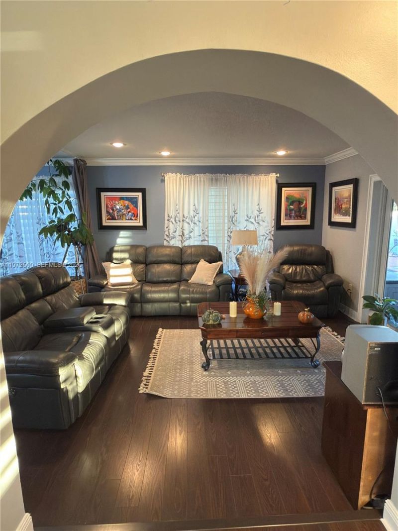 17221 NW 82nd Ave, Hialeah, FL 33015 Photo