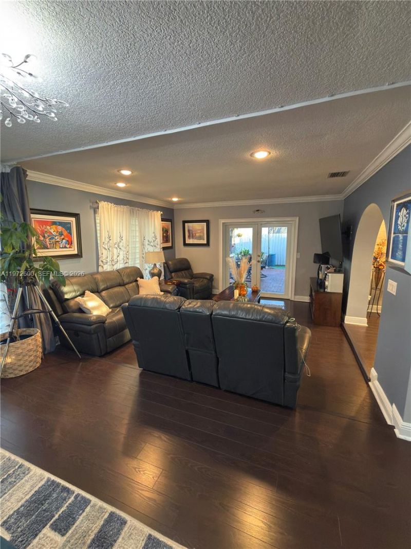 17221 NW 82nd Ave, Hialeah, FL 33015 Photo