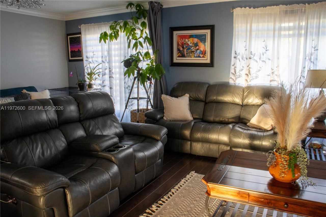 17221 NW 82nd Ave, Hialeah, FL 33015 Photo