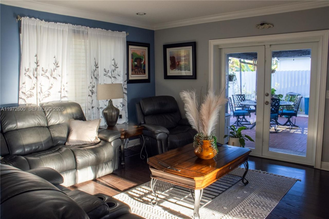 17221 NW 82nd Ave, Hialeah, FL 33015 Photo