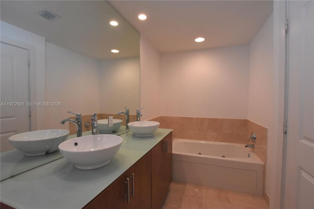 315 NE 3rd Ave , Unit 901, Fort Lauderdale, FL 33301 Photo
