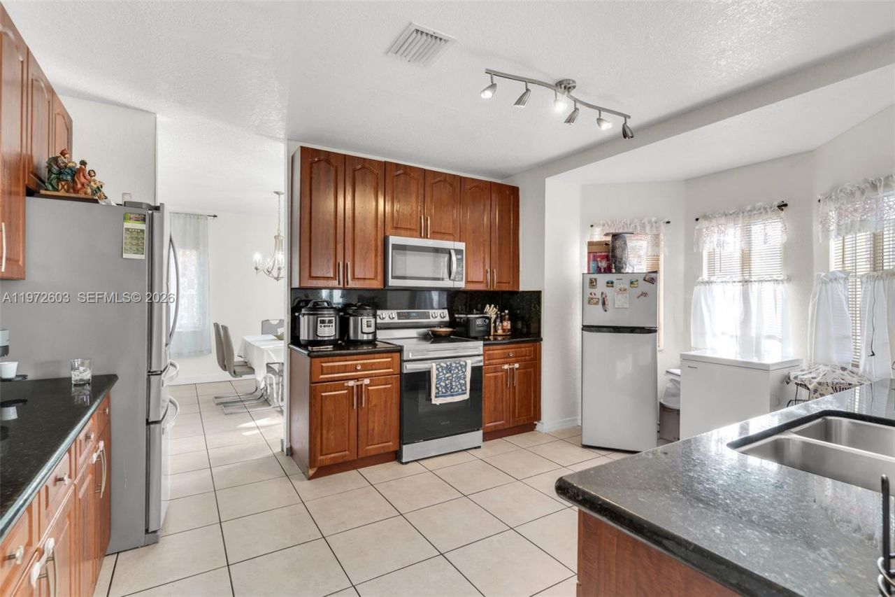 1760 NE 36th Ave , Homestead, FL 33033 Photo