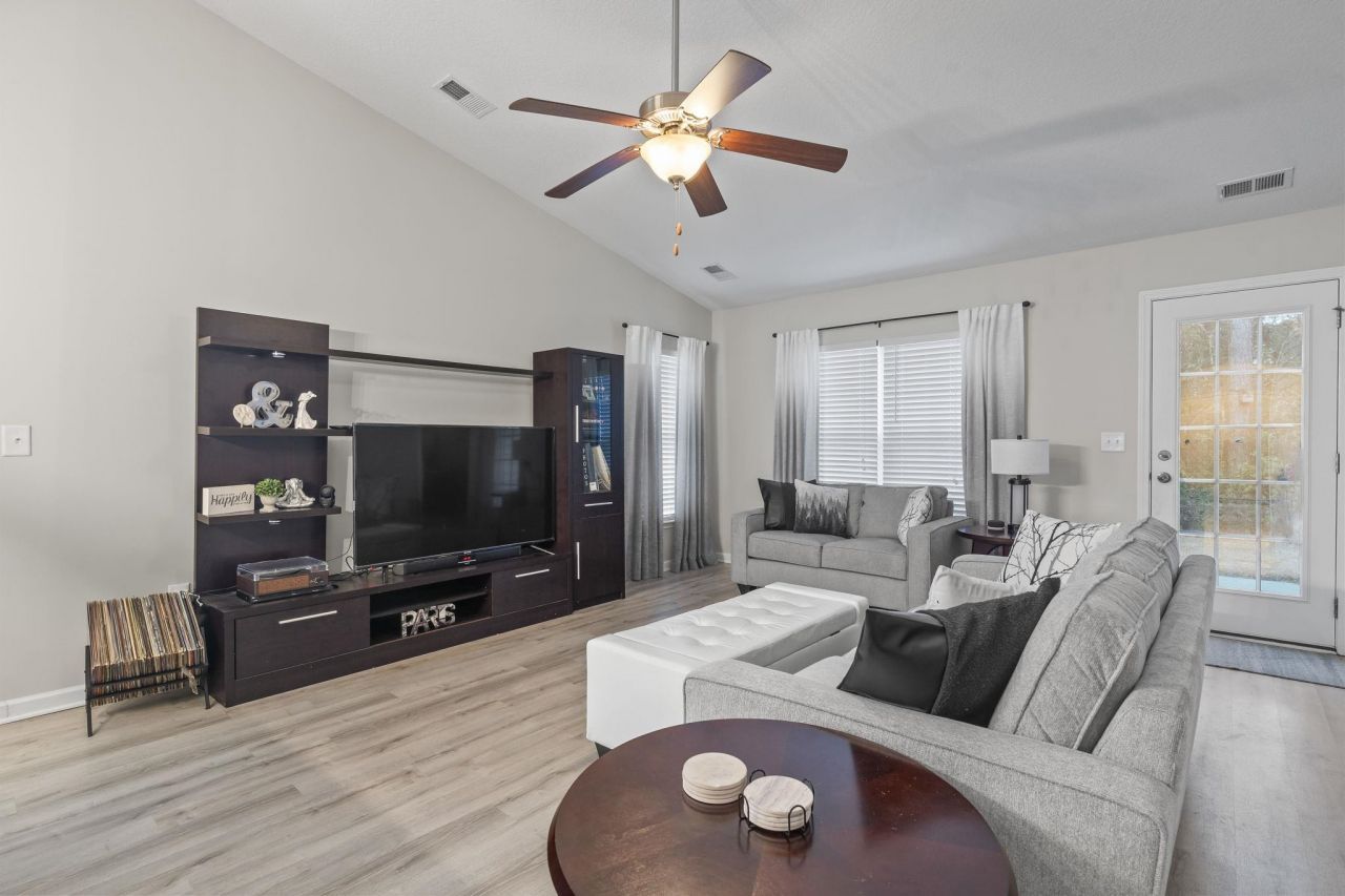 400 Stafford Dr. Photo 13