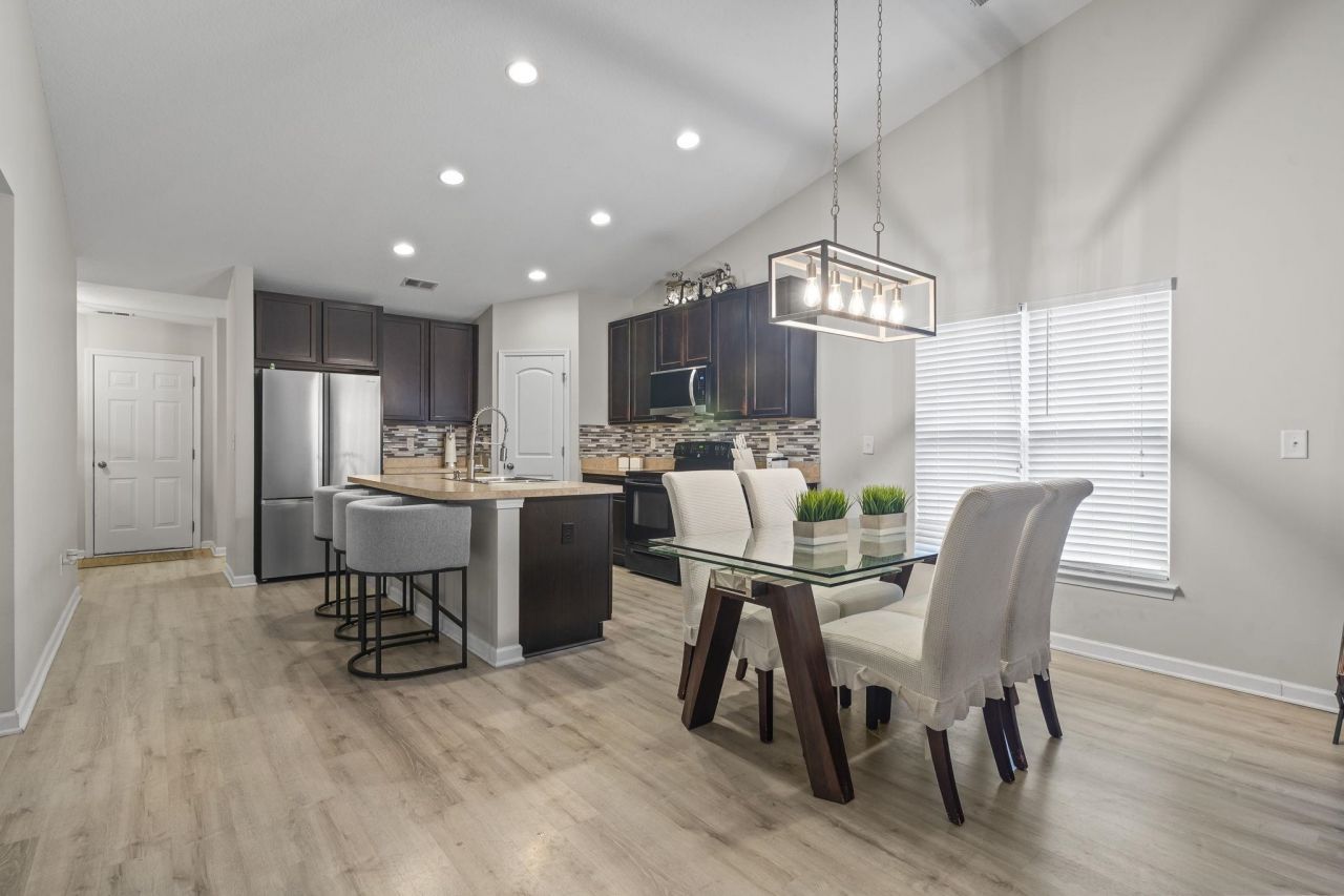 400 Stafford Dr. Photo 4