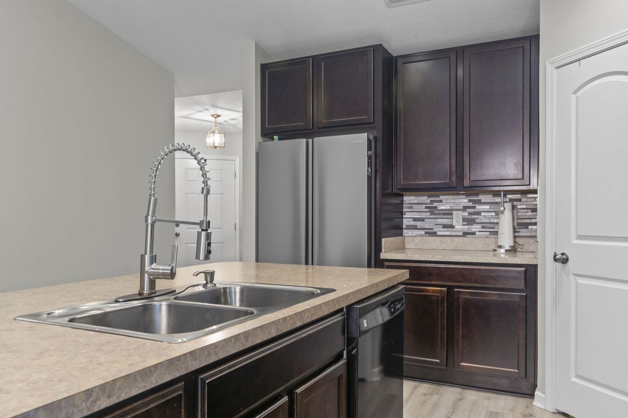 400 Stafford Dr. Photo 5