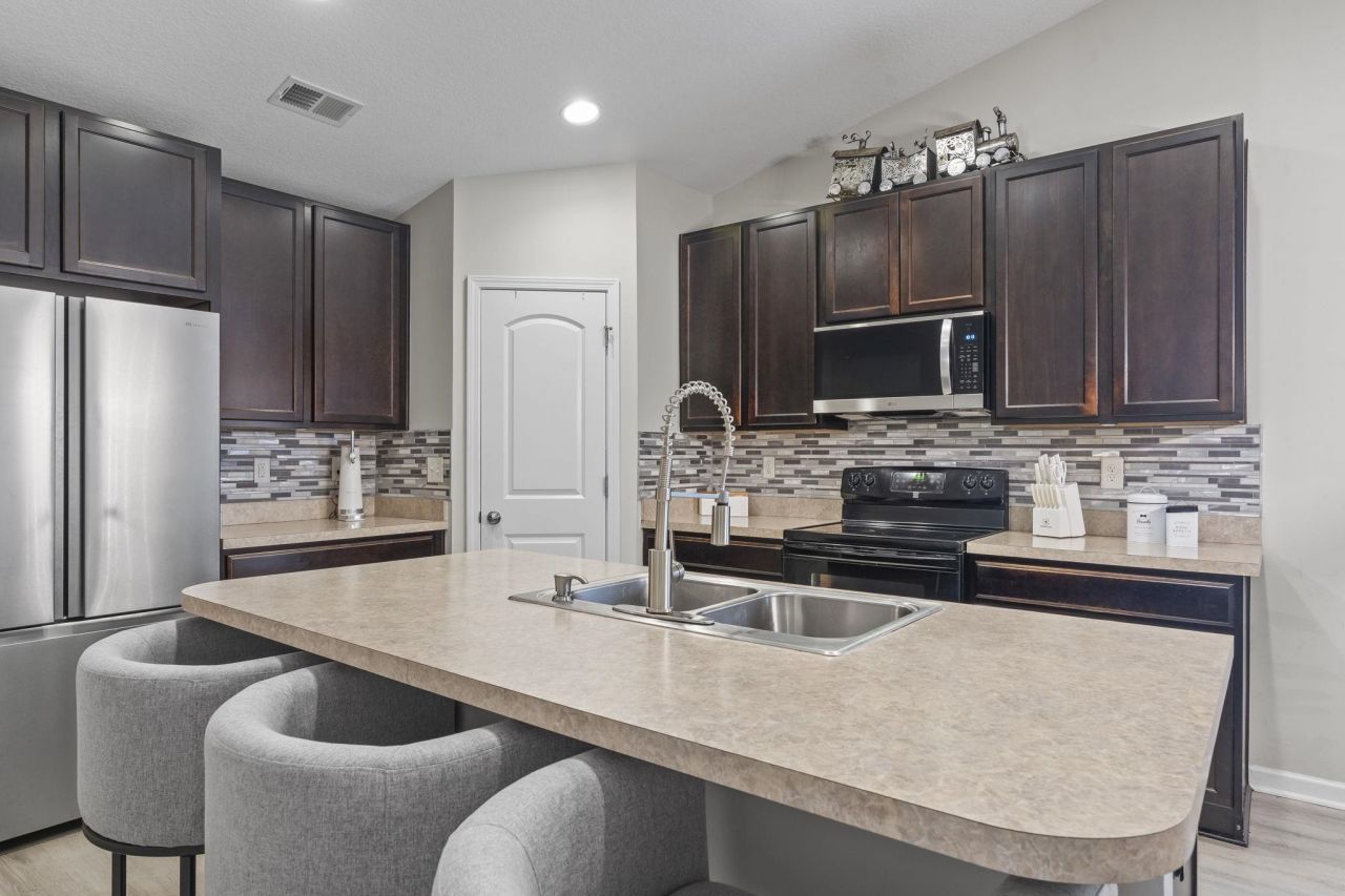 400 Stafford Dr. Photo 6