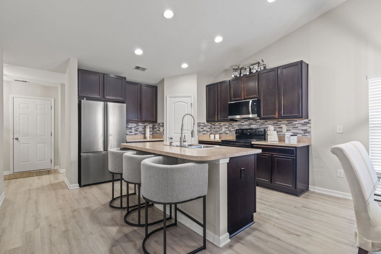 400 Stafford Dr. Photo 7