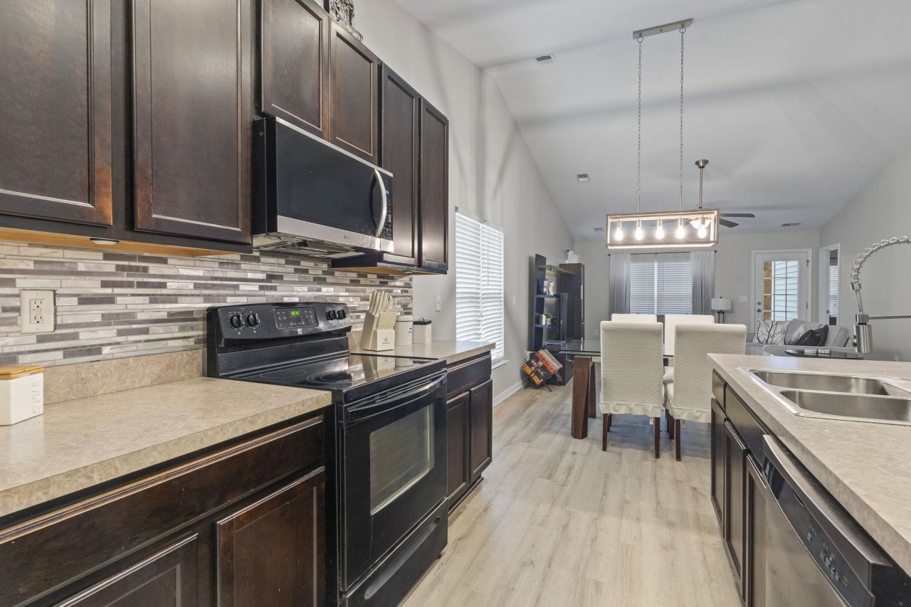 400 Stafford Dr. Photo 9