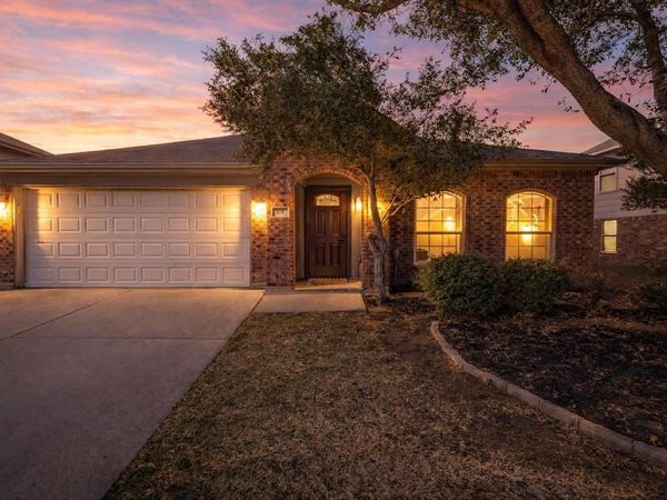 105 Thoroughbred Drive , Krum, TX 76249