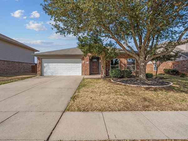 105 Thoroughbred Drive, Krum, TX 76249