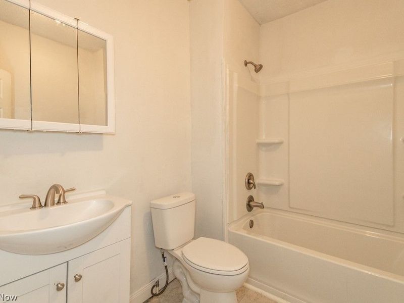 10401 Olivet Avenue, Cleveland, OH 44108 Photo 18