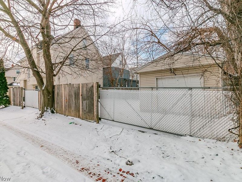10401 Olivet Avenue, Cleveland, OH 44108 Photo 37