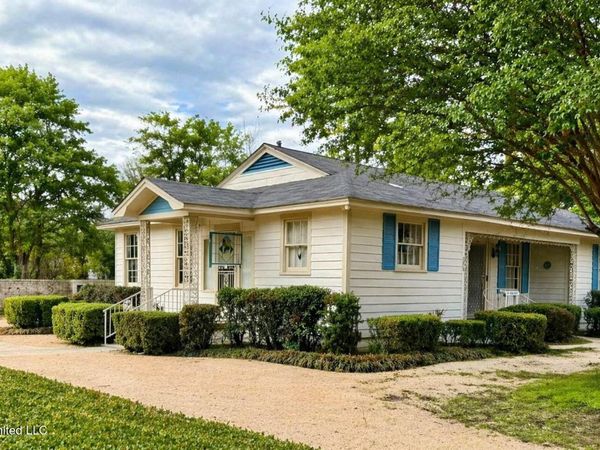 301 W Harding Avenue, Greenwood, MS 38930