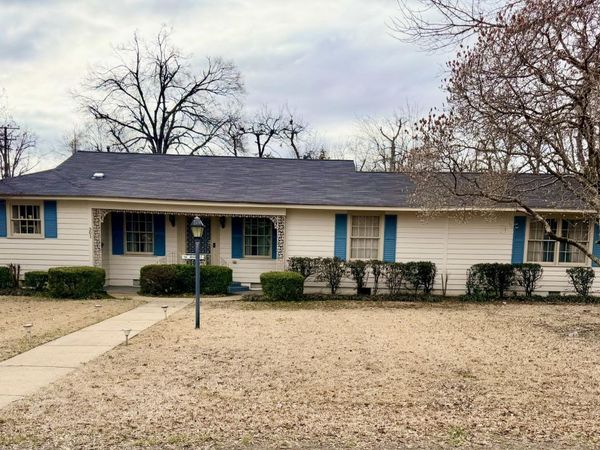 301 W Harding Avenue, Greenwood, MS 38930