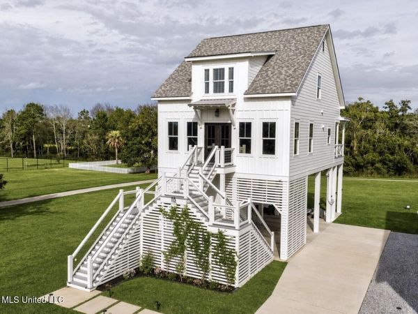 112 Cedar Avenue, Pass Christian, MS 39571