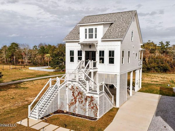 112 Cedar Avenue, Pass Christian, MS 39571