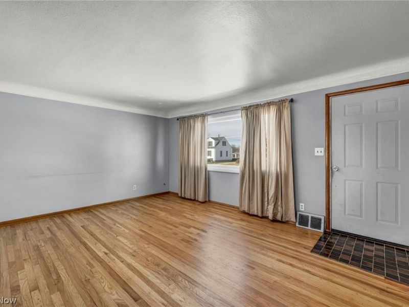 28756 Hazel Avenue, Wickliffe, OH 44092 Photo 4