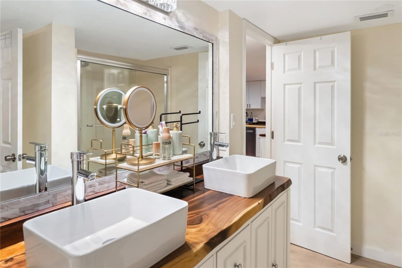 3700 S Osprey Avenue , Unit 118, Sarasota, FL 34239 Photo