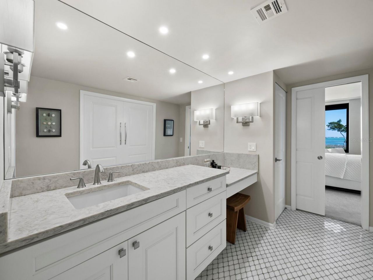 2016 Harbourside Drive, Unit 317, Longboat Key, FL 34228 Photo