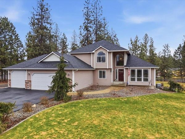 6215 Moriah Dr, Nine Mile Falls, WA 99026