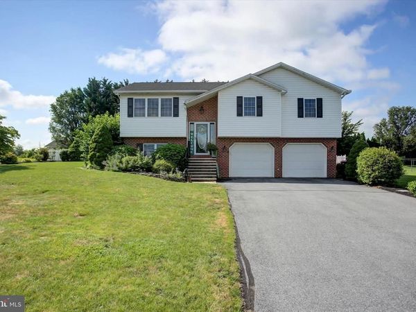 10482 MAPLETON ROAD, SHIPPENSBURG, PA 17257