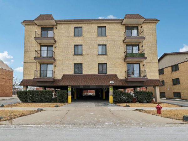 9815 Lawrence Court, Unit 3AF, Schiller Park, IL 60176