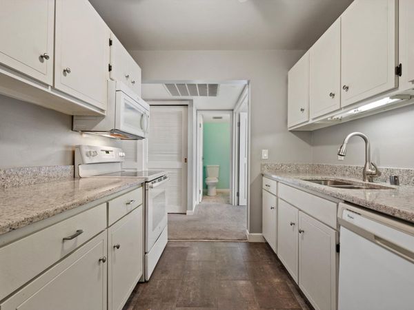 425 W Willow Ct, Unit 222, Fox Point, WI 53217