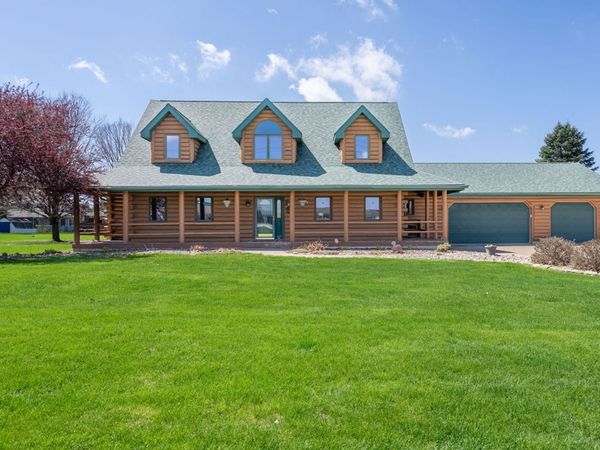 20664 N Brady Street, Davenport, IA 52806