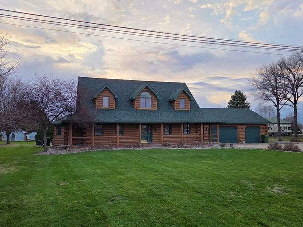 20664 N Brady Street, Davenport, IA 52806