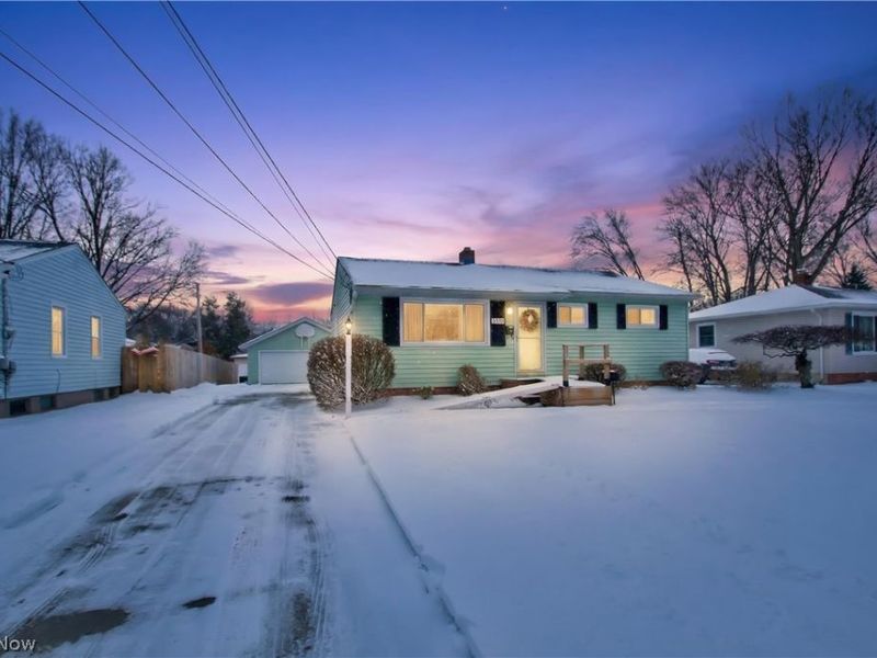 23965 Lebern Drive, North Olmsted, OH 44070 Photo 2