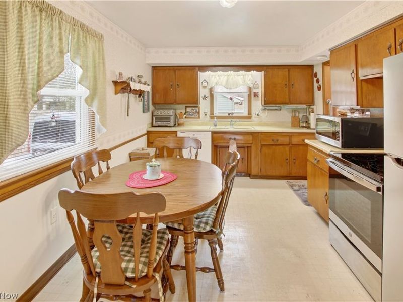 23965 Lebern Drive, North Olmsted, OH 44070 Photo 4