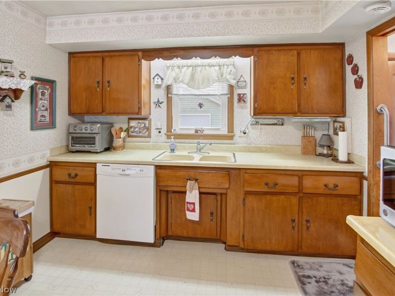 23965 Lebern Drive, North Olmsted, OH 44070 Photo 5