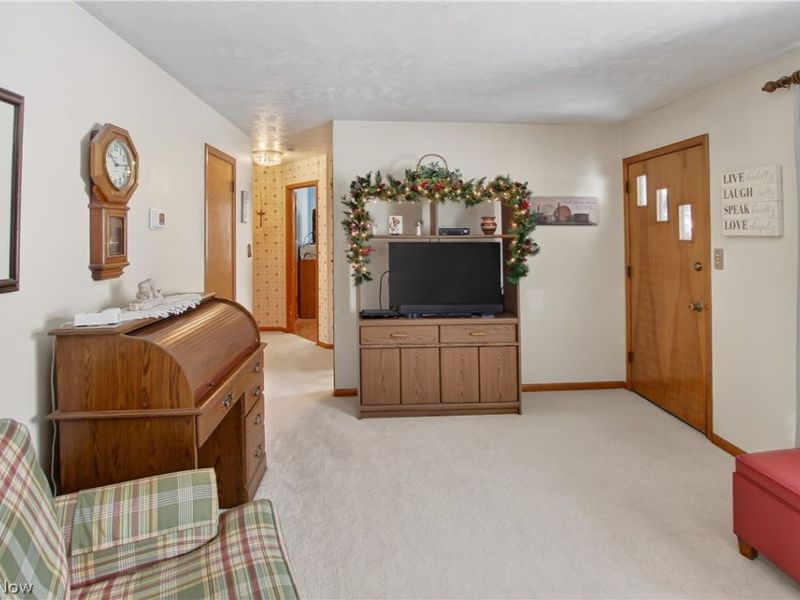 23965 Lebern Drive, North Olmsted, OH 44070 Photo 7